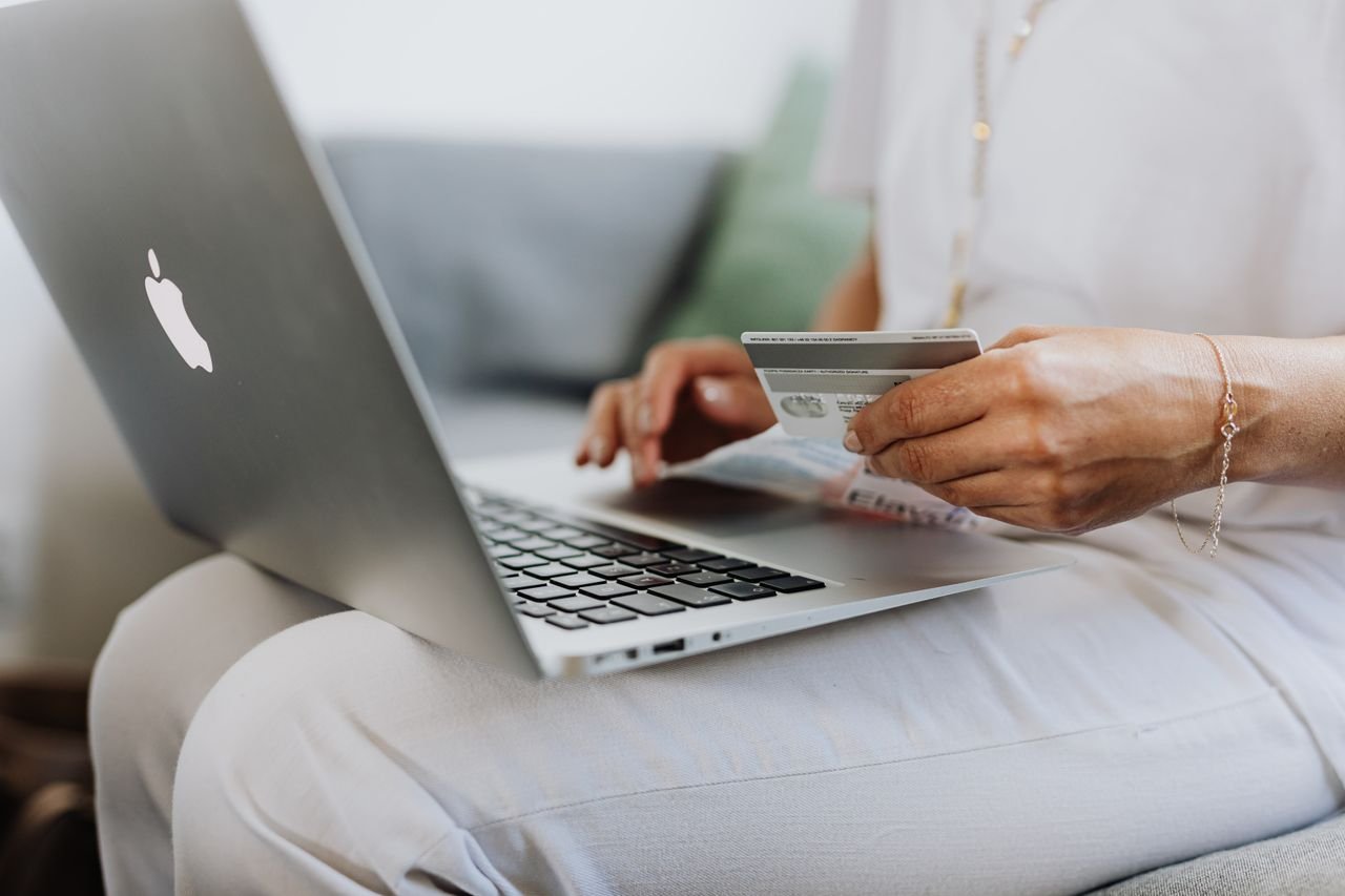 Designer reviewing WooCommerce theme options on a desktop monitor